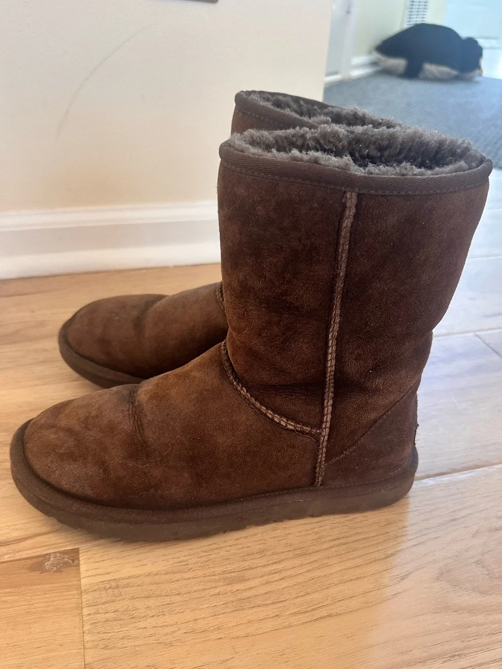 UGG Australia Brown Classic Short Suede Sheepskin Boots – Preowned